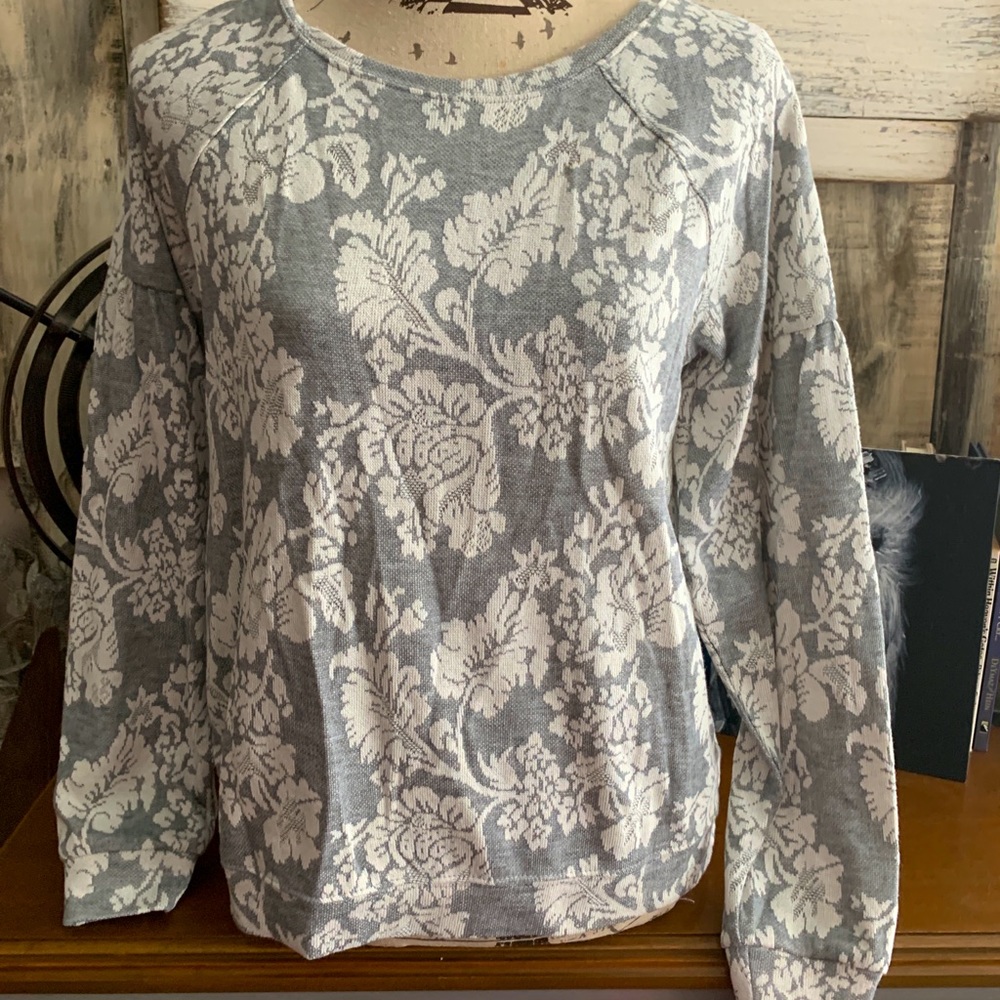 NWOT Knox Rose Pretty Top Small